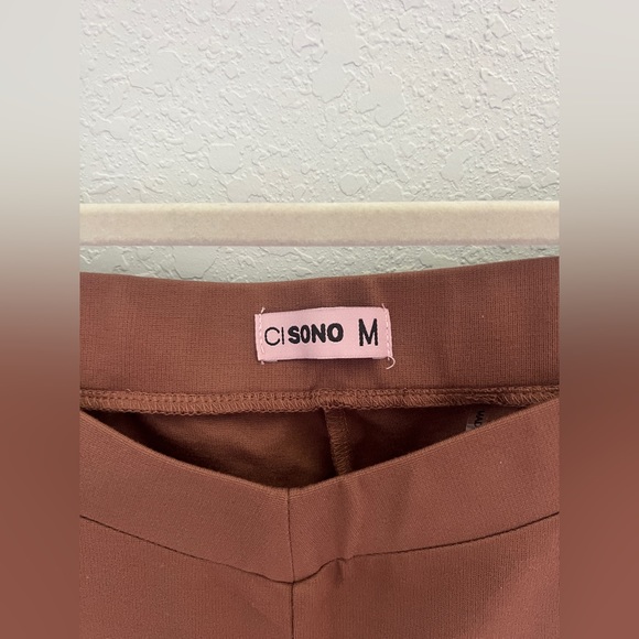 NEW Ci Sono V Cut Flared Leggings - Picture 4 of 11